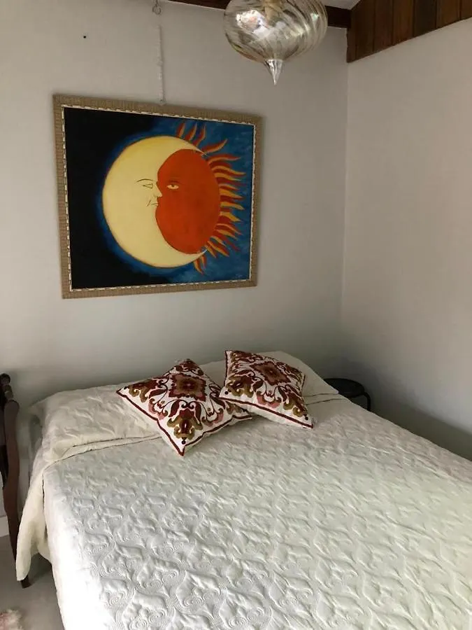 ホームステイ Suite Rua Pescada Amarela ボンビーニャス